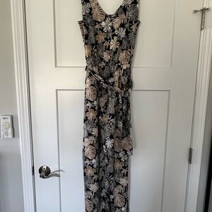 J. Jill Wearever Collection Black and Cream Floral tie-waist Jumpsuit w/ pockets